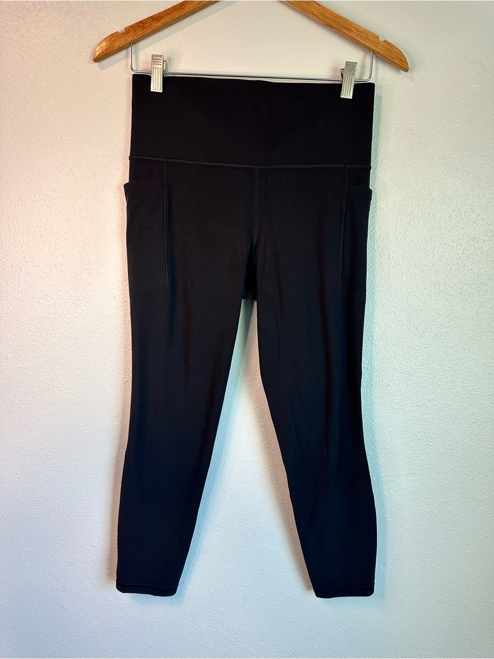 Athleta Salutation Stash 7/8 Leggings size medium